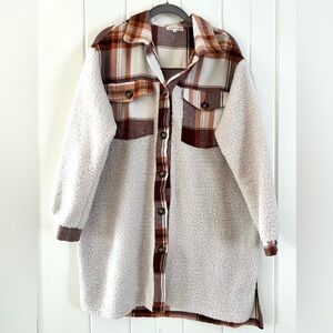 Ultra Flirt Brown/Cream Plaid Sherpa Button down, Sz L (P2P 23”)
